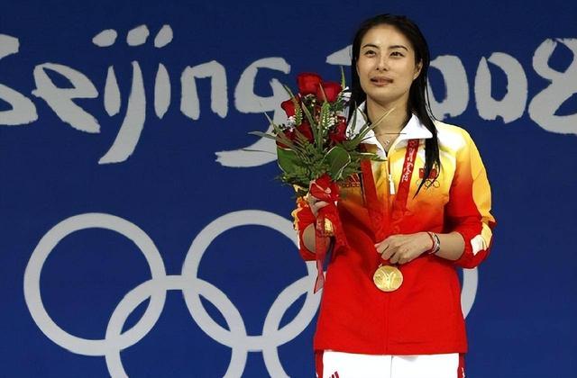 结婚13年，44岁郭晶晶再次迎来喜讯，官媒发文，终于等到这一天