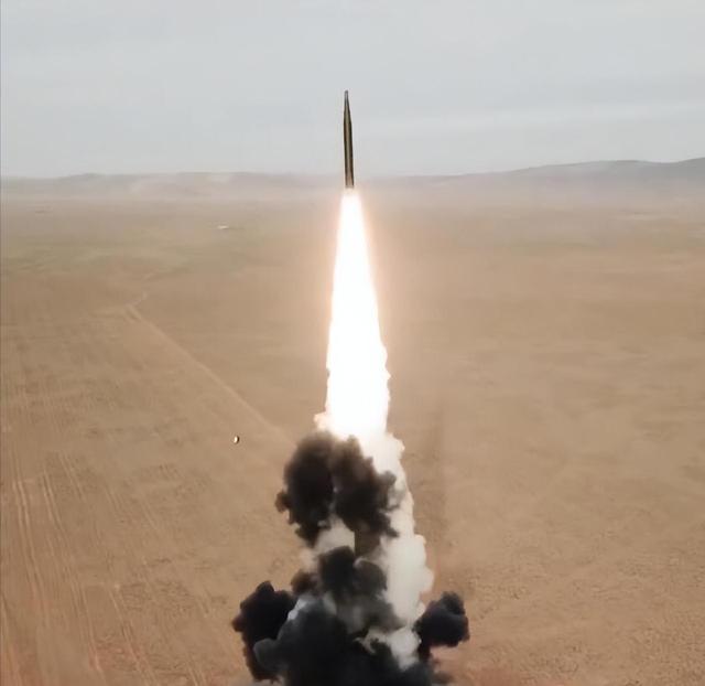 美媒公开中国轰炸计划：日本若敢走错半步，将被万枚导弹轰炸成渣