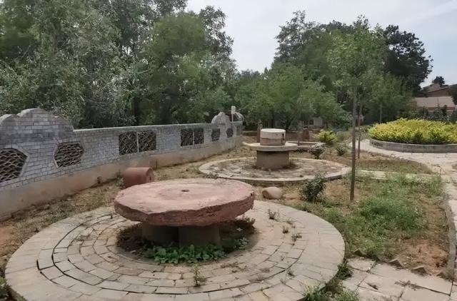 东天山骆驼队三鞠躬，拜祭班超，洛阳这个古村落，成了最大的遗憾