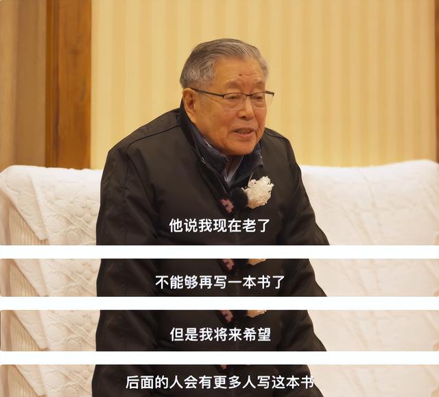 杨振宁遗体告别式当天，93岁弟弟杨振汉罕露面，透露哥哥未了心愿