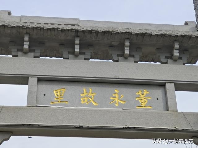 在“天仙配”传说的故事发生地孝感，建有一座“凤凰天仙城”