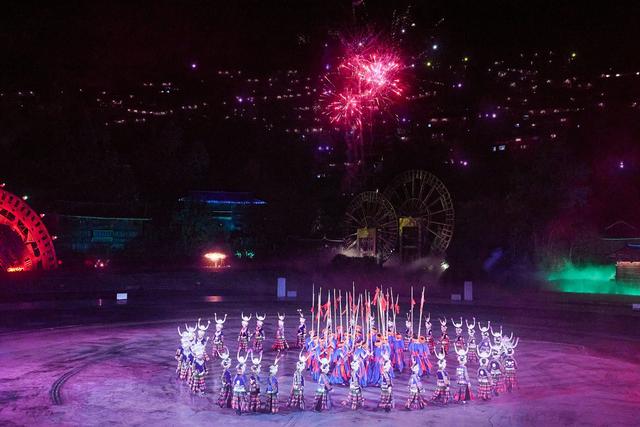 贵州雷山看一场歌舞，在《仰欧桑》中品味文化美学，遇见最美苗族