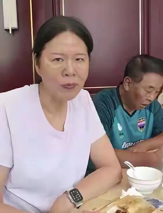 天哪！63岁郎平怎么变成这样了，是不是医美过度了 还不如自然老去