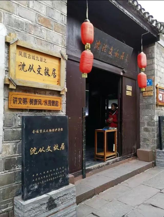 五彩斑斓营造出如梦如幻的古典意境