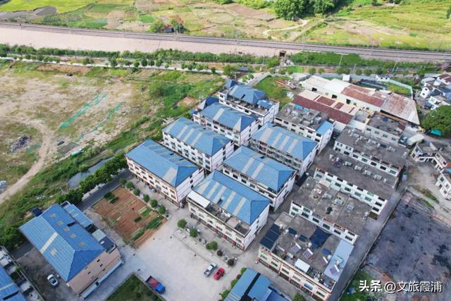 每日一村：三沙东山村——茅草屋焕新颜，畲村烟火撞进高铁风