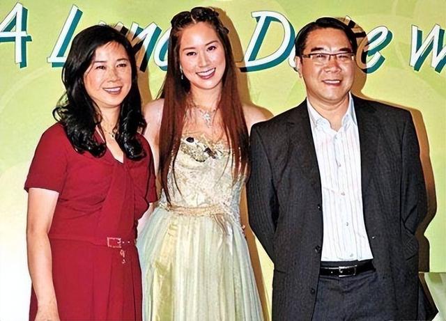 14岁就长得“倾国倾城”，24岁被富豪花7亿娶回家，8年生下4个娃