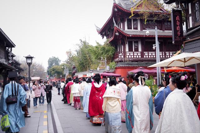 文化范与烟火气，第四届“衣起锦官城”（成都）汉服周打造文旅融合新场景