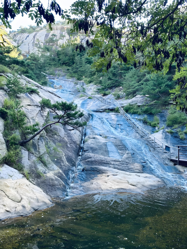 山东被低估的仙山，山峦叠嶂，溪流蜿蜒，被誉为 “江北小九寨”