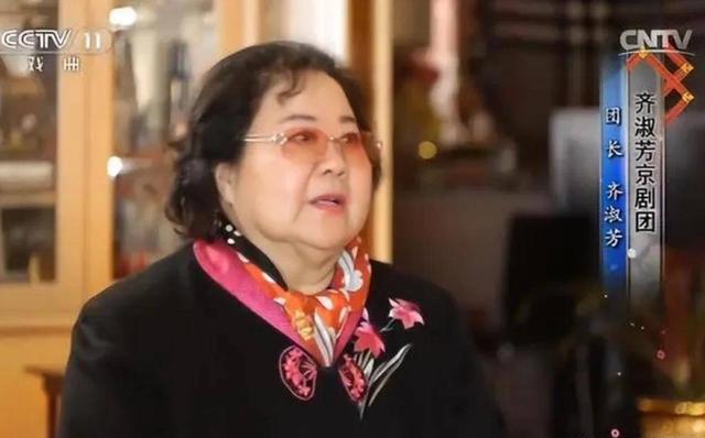 吃里爬外，永不回国？她带领30名演员选择留美，如今年过花甲归来
