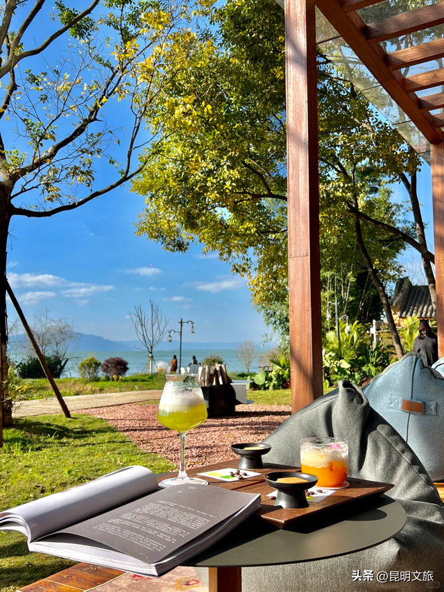 在窗边收藏一整片滇池！海晏村绝美咖啡馆推荐，快码住→