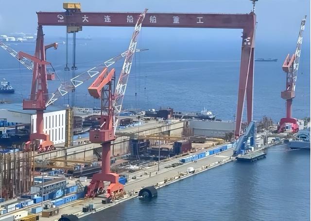 004航母！国家回应了！12万吨核巨兽初露峥嵘，重新定义全球海权