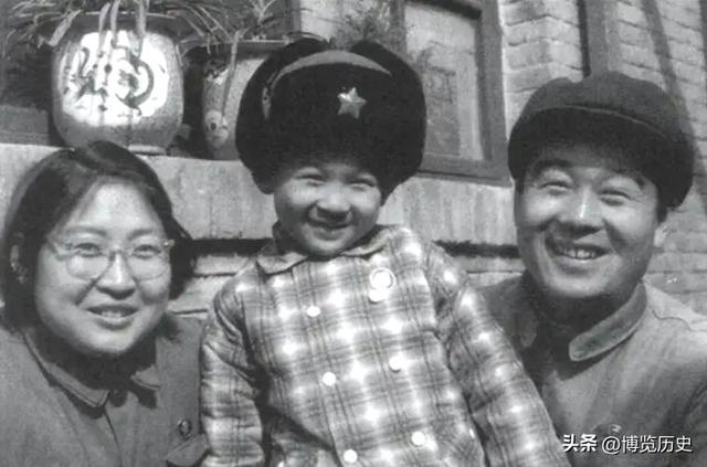 1981年李敏病倒后独自住院，秦基伟得知后下令：把孔令华调到北京