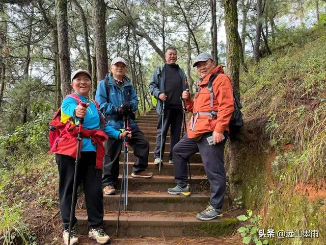 周末徒步,走昆明嵩明的灵云山,游法界寺、走森林步道,休闲惬意