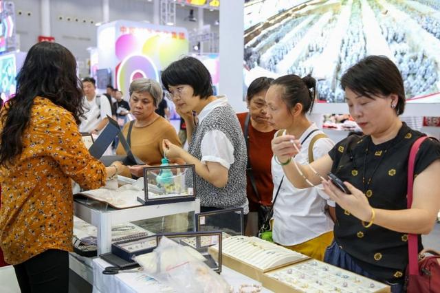 “锦绣山海潮·壮美新广西”精彩亮相 2025中国文化旅游产业博览会