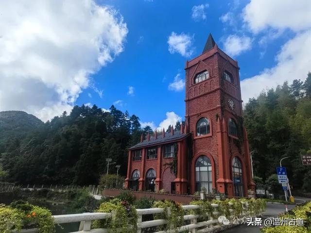 这个凭借21℃的天然清凉悄然“出圈”的森林小镇，别具异域风情！