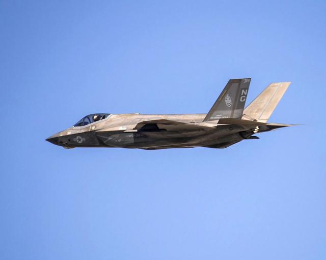 2000公里距离难住美军，“福特”号补漏洞，对委打击能力再升级？