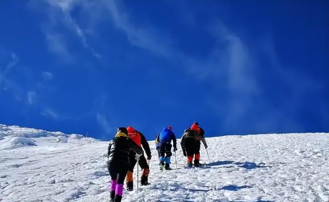 应急准备不足？违规登山代价惨重：这些安全准备你做了吗