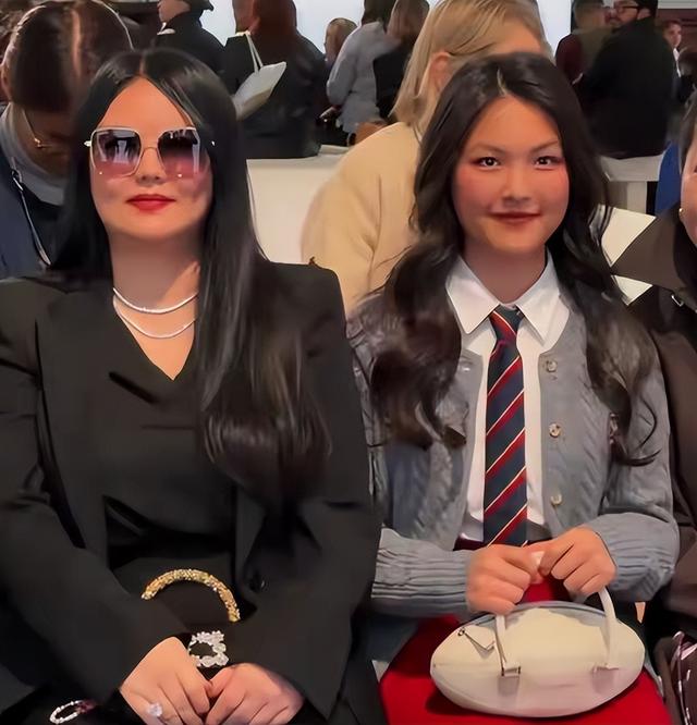 京圈四大富婆，身价过百亿，出门私人飞机，甚至坐拥北京一条街