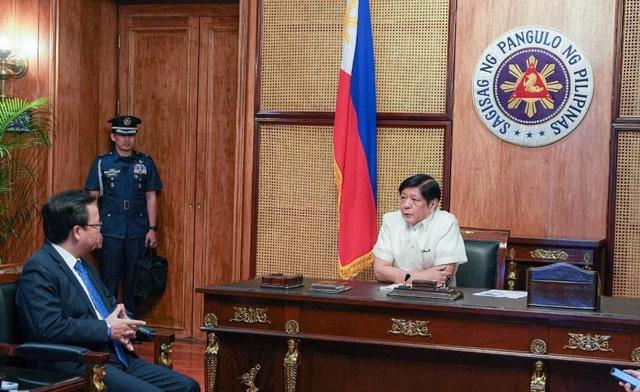 局势已恶化，菲国61个市镇大断电，忙着反华的马科斯，被要求下台