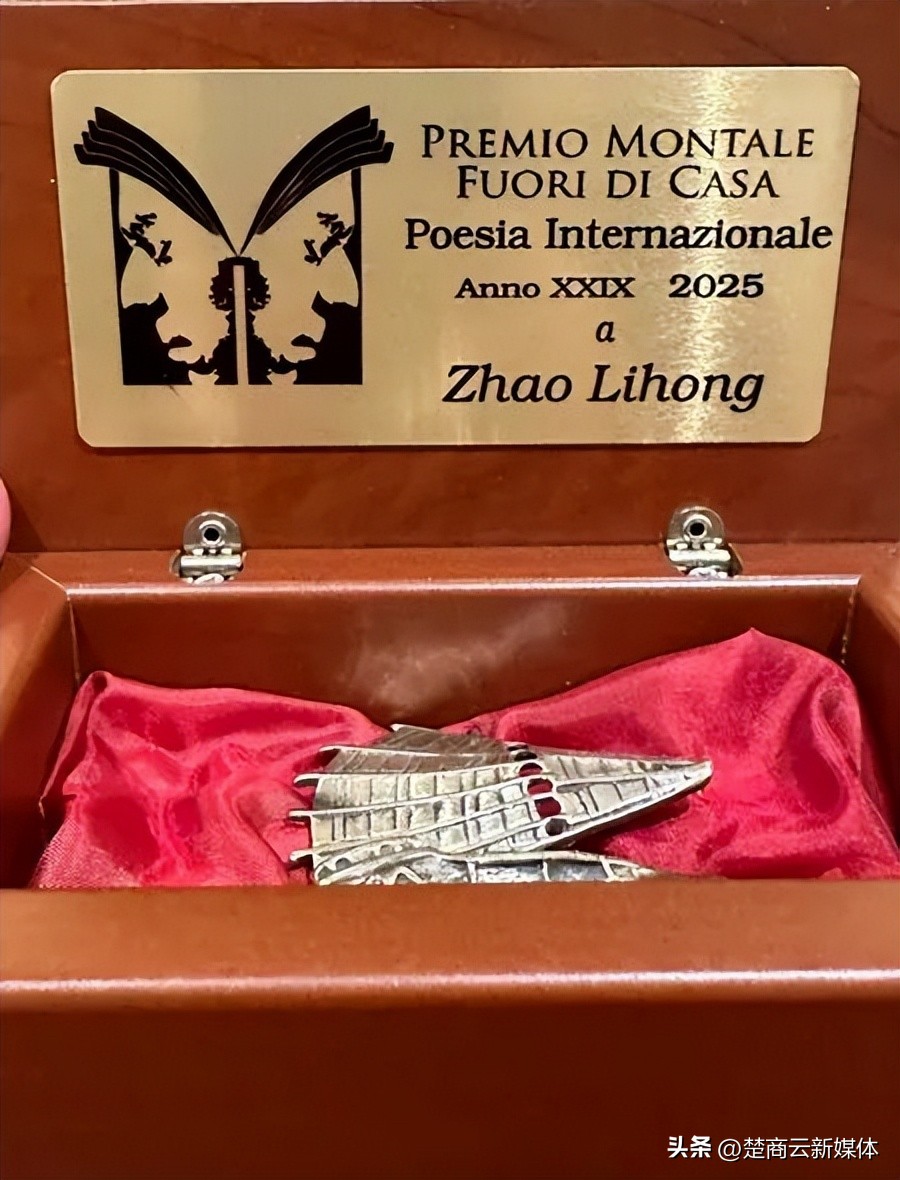 一年四折桂!赵丽宏以“静水流深”的中国诗心赢得世界共鸣与喝彩(图4) 一年四折桂!赵丽宏以“静水流深”的中国诗心赢得世界共鸣与喝彩(图4)