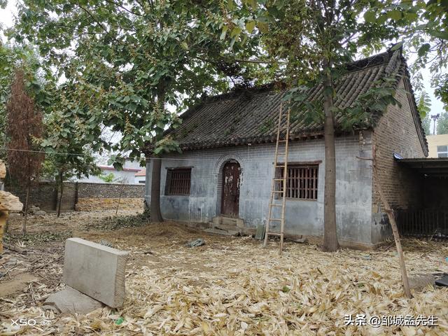 在邹城乡镇的一家小卖部，竟然藏着一座千年古寺。