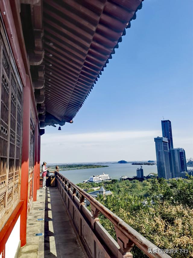 镇江西津渡的看点不在仿建古街，而是云台山上