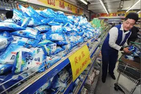 买食盐，“1元盐”和“10元盐”到底有啥区别？超市员工说出实情图片