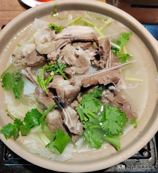 立冬至，饺子暖北	，汤圆润南，冬藏岁安