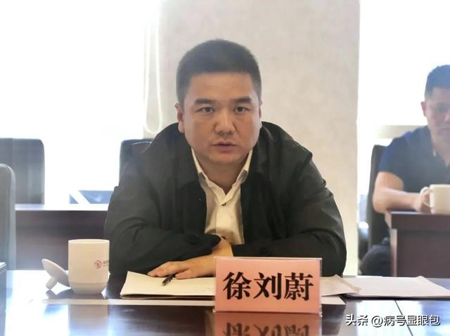 十年前贵州年轻县长硬刚王健林，要求留下5亿利润	，现在如何了？
