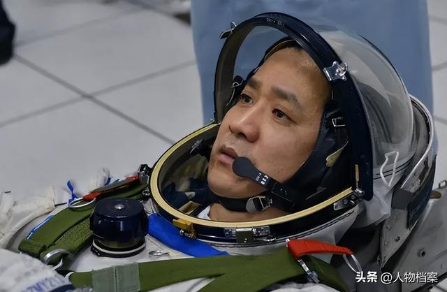 聂海胜妻子：在丈夫上太空前提出离婚，其中究竟隐藏了多少辛酸？