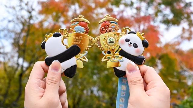 @全国中小学生：这个秋假，免门票畅玩碧峰峡！来与动物交朋友，打卡领熊猫奖牌啦！