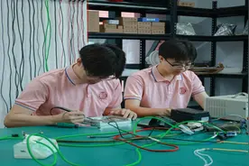 源睿科技：00后“芯青年”攻坚收发组件电源核心技术图片