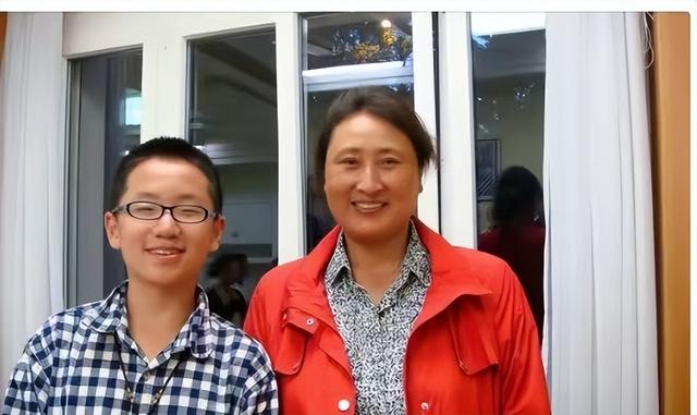 郎平做梦也没想到，曾获五连冠女排队长杨锡兰，如今沦落到做保安