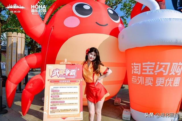 武汉欢乐谷变身户外LiveHouse 武汉夜游天花板来了