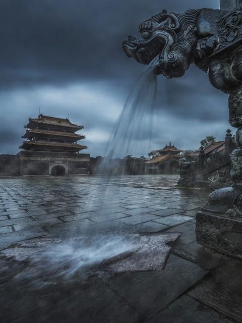 暴雨中的千年奇观！故宫“龙吐水”再现惊世盛景