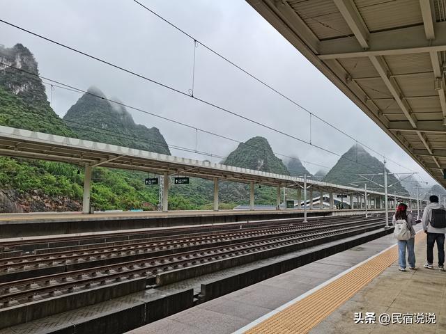 高铁真的开进桂林水墨画里了