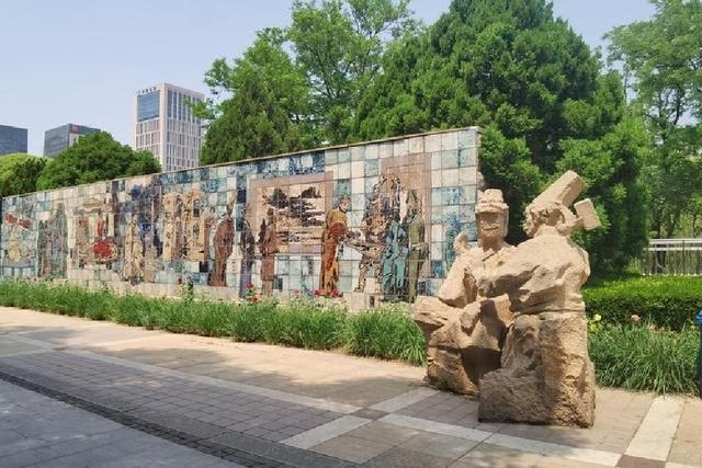 北京元大都城垣遗址公园 海棠花溪