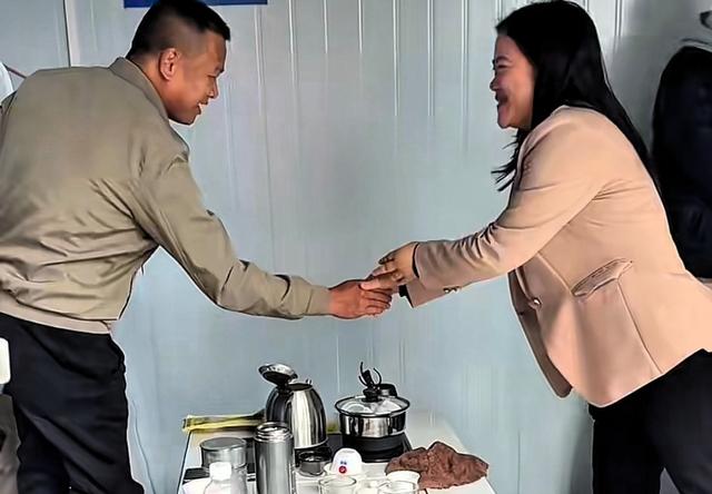 全红婵老家	，第2栋新房开工！女设计师现场指挥：图纸还需要优化