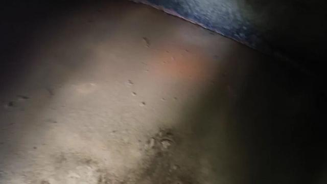 重庆大学城深山发现一排蛮子洞，内部有古人留下的文字和生活痕迹