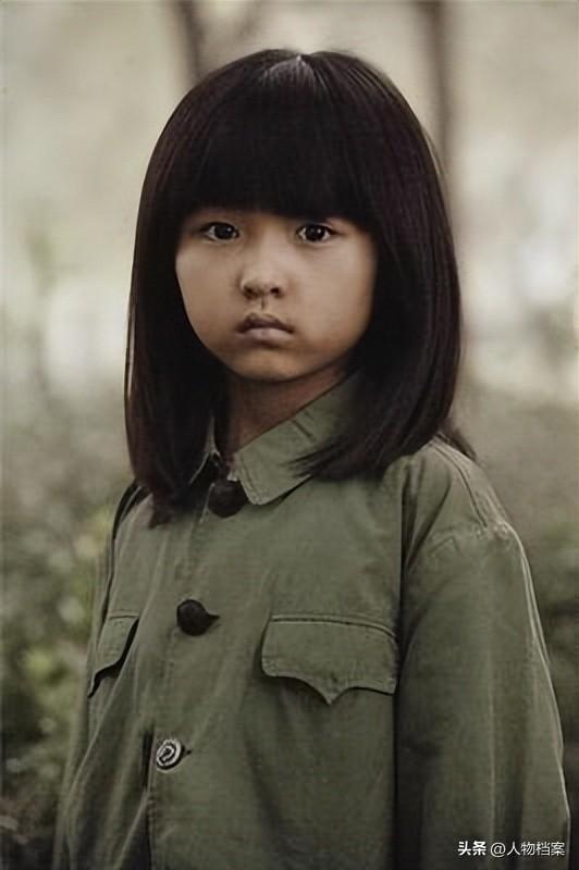 张子枫丝巾裹胸，曝浑身伤痕胸前	、手臂都有，才懂成龙话的含金量