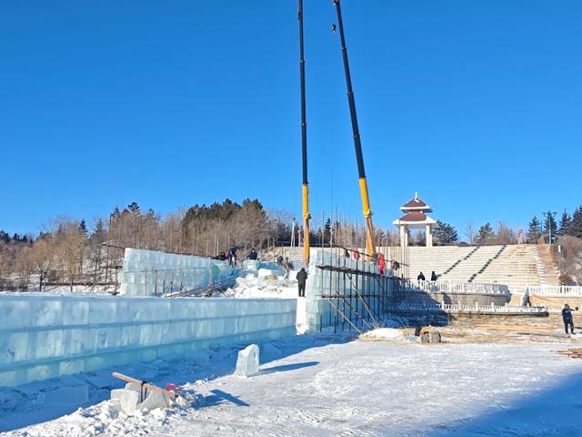 鄂温克族自治旗中心城区冰雪乐园建设正酣，即将启幕！！