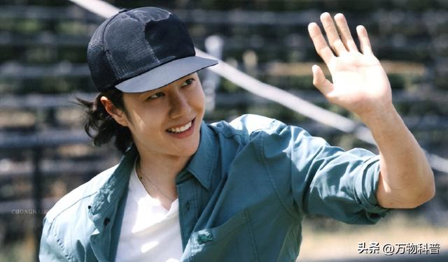 钱再多有什么用？28岁王一博手滑坠海，才懂陈道明那番话的含金量