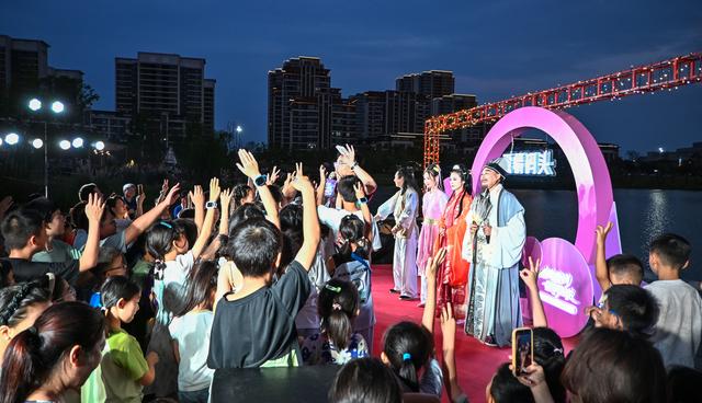 襄阳举办“鹿鸣邀约·银河之夜”七夕盛典 三地千人共度浪漫之夜