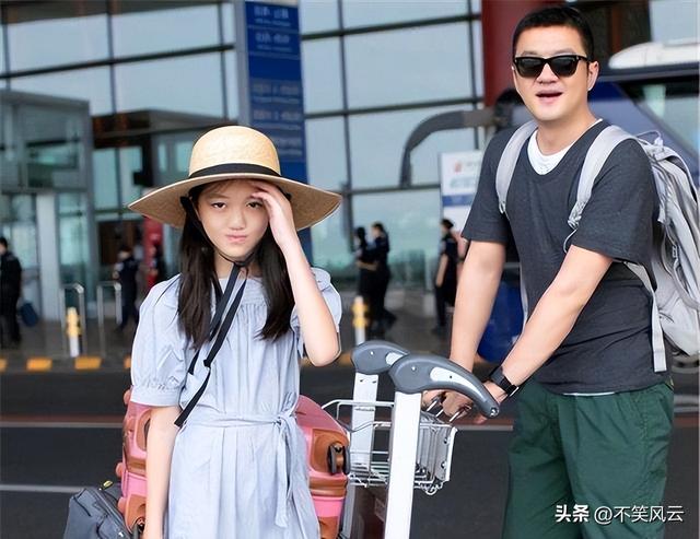 李亚鹏离婚48小时后，王菲担心的事还是发生了，李嫣也被无辜连累