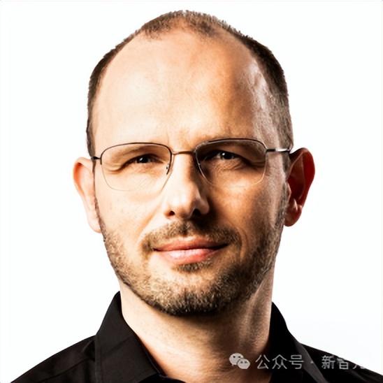 一觉醒来，GitHub没了？CEO辞职，微软接管，开发者天塌了
