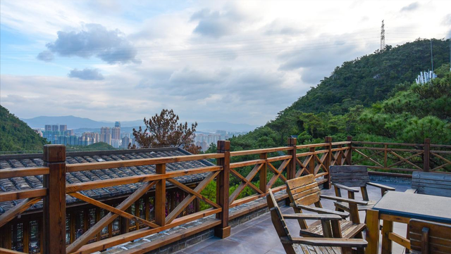 鼓山深处小众静谧寺庙，名气虽没涌泉寺大，但也是座绝美的观景台