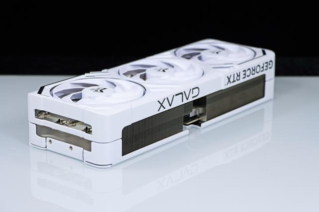 DLSS 4 & 3 有多大提升？影驰 RTX 5080 金属大师 白金版 OC 实测
