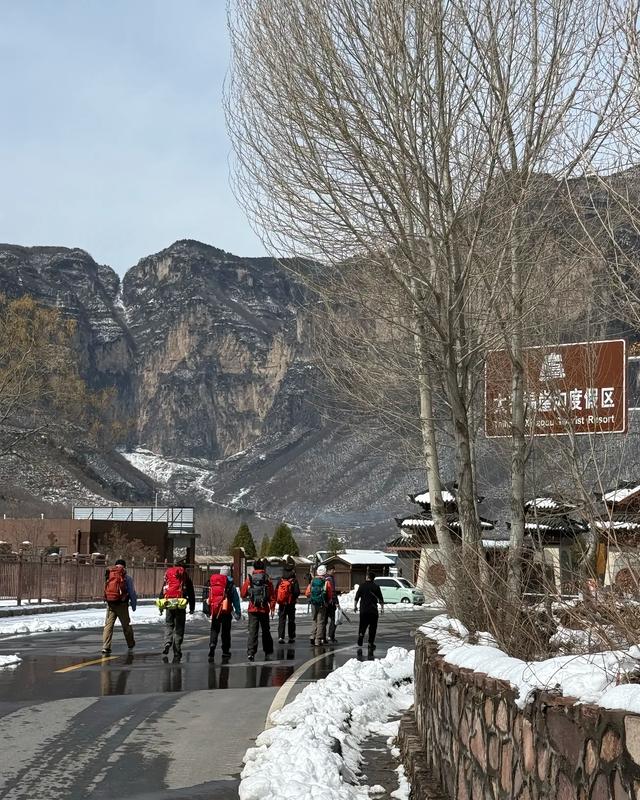 南太行徒步遇大雪，40多岁女驴友坠亡，亲历者发声，死亡如此之近