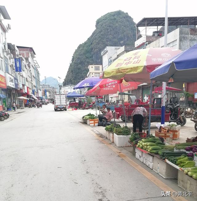 广西百色平果市与田东县交界的山区里有个小乡，没有海却叫海城