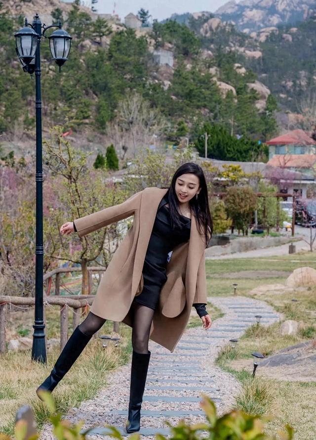 保时捷销冠黑丝配高跟靴，这气质果真不是一般人能驾驭的！